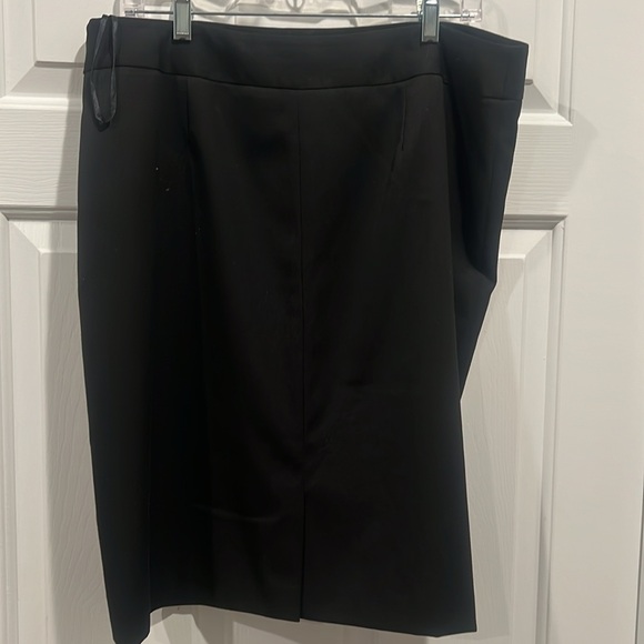 Black skirt - Picture 4 of 4